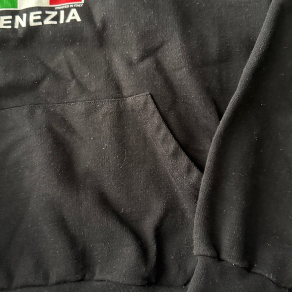Black Italia Hoodie with Flag Design - Picture 5 of 6